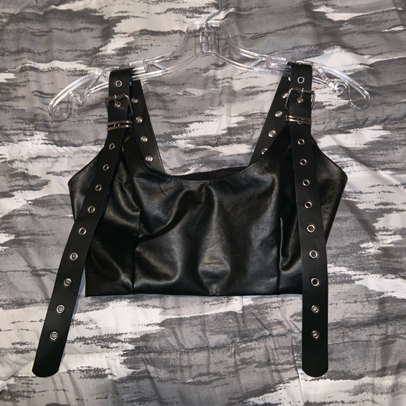 Black crop top - Picture 2 of 2